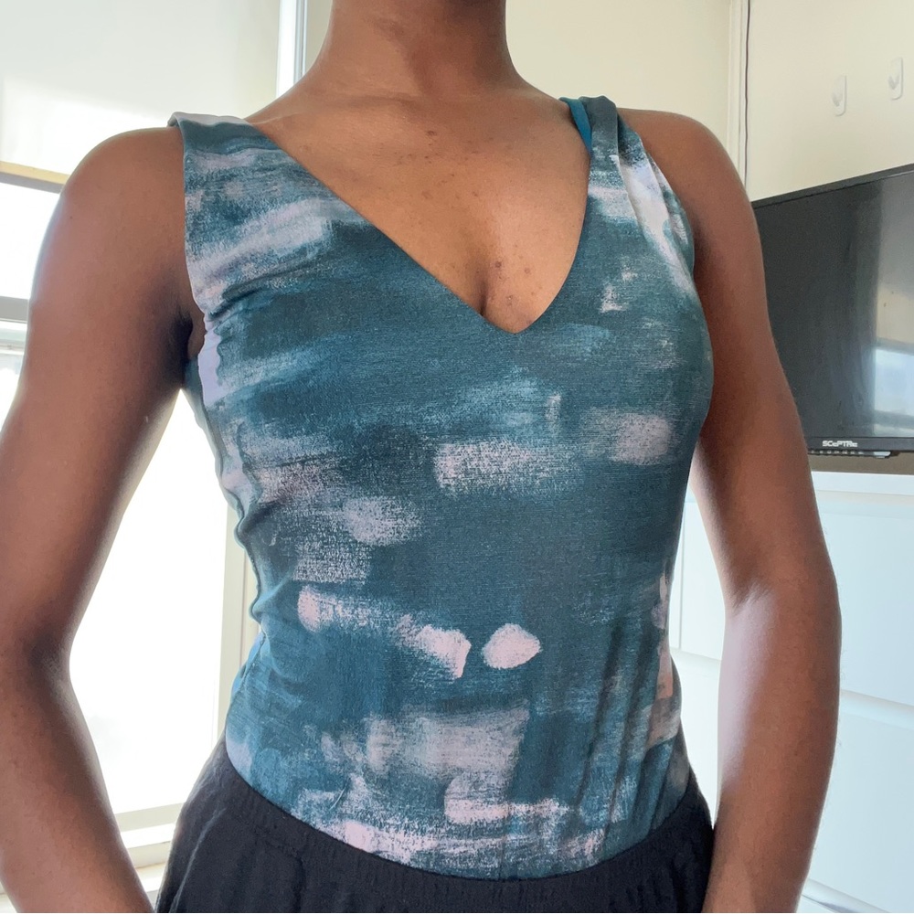 Aritzia Babaton Contour V Neck Bodysuit